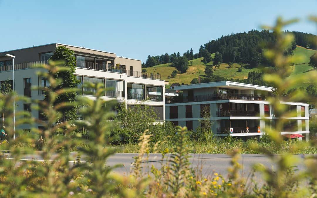 Zeitgenössische Apartments in grüner Umgebung bei eCarUp AG.
